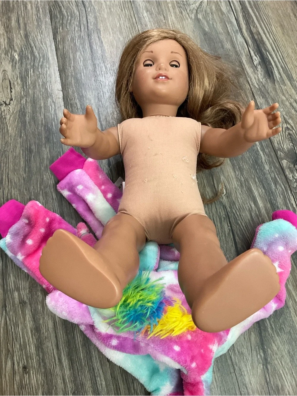 American Girl Doll 2014 18” With Unicorn Faux Fur Outfit